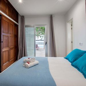 Zimmer mit Kingsize-Bett